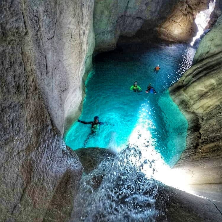 shiraz tang,e reghez canyon tour